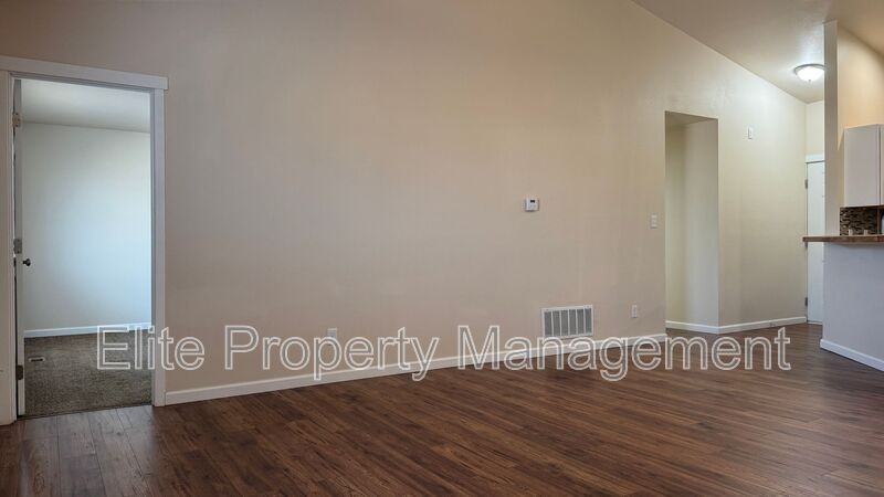 983 S Palomar Dr - Photo 4 of 16