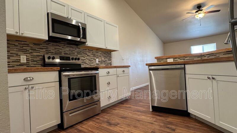 983 S Palomar Dr - Photo 5 of 16