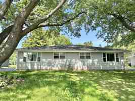 featured image of 917 Meadowview Dr