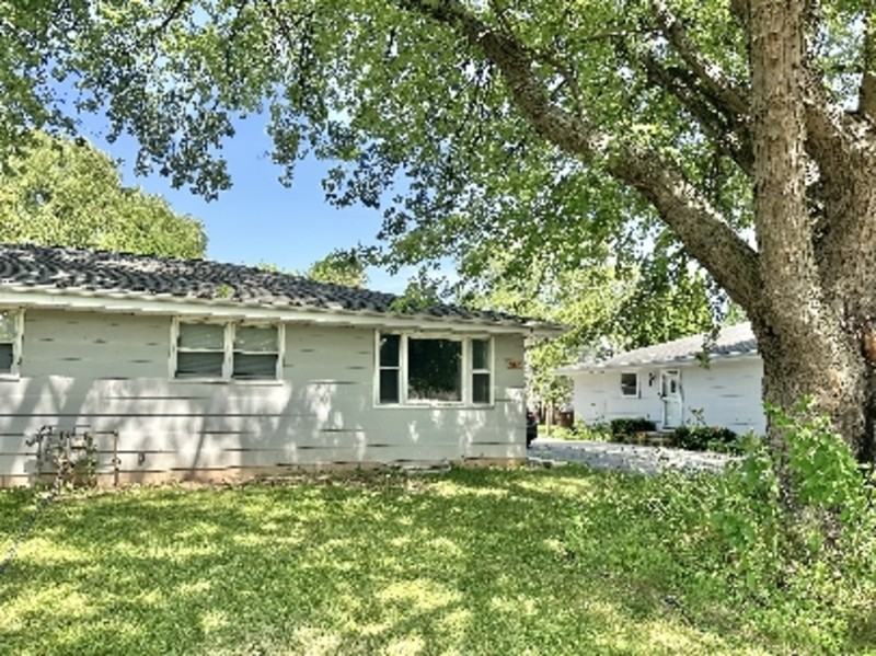 917 Meadowview Dr - Photo 4 of 31