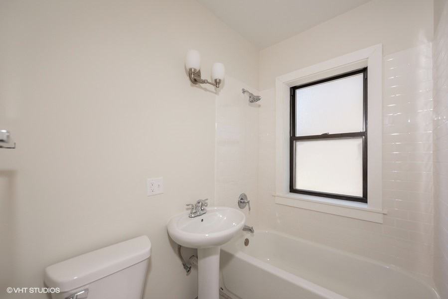 4934 West Jackson Boulevard #2E - Photo 4 of 7