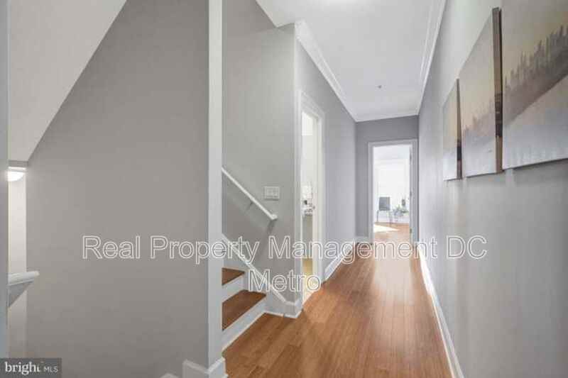 927 12th St Ne - Photo 2 of 17