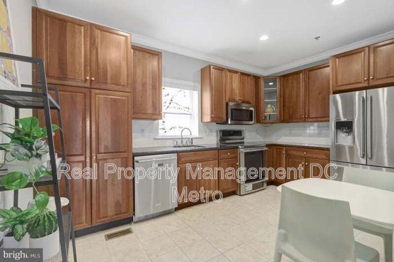 927 12th St Ne - Photo 3 of 17