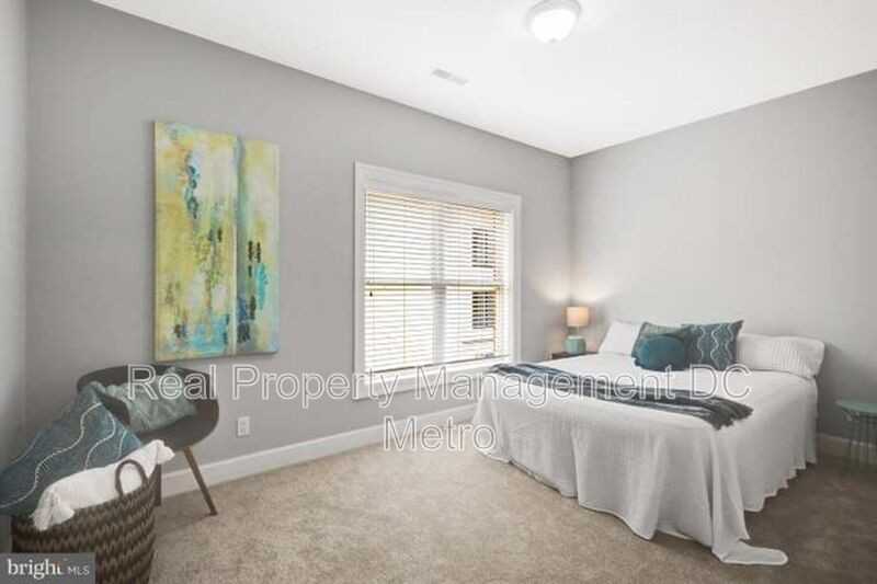 927 12th St Ne - Photo 6 of 17