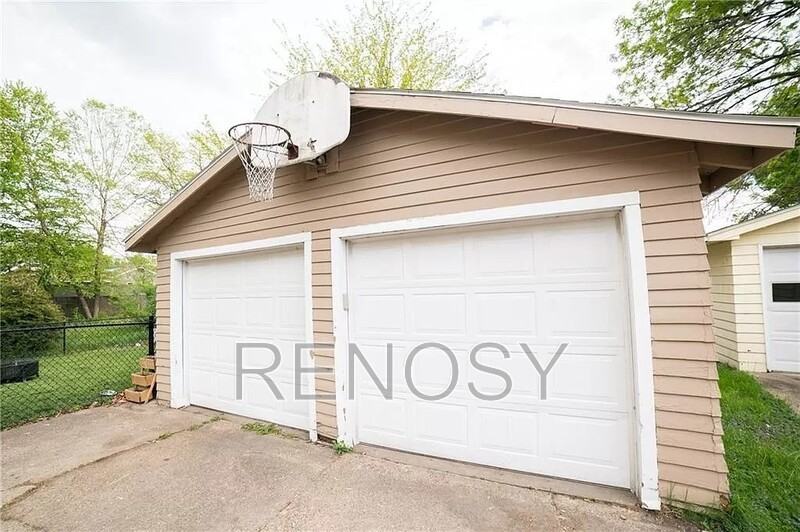2761 Skeies Dr - Photo 2 of 11
