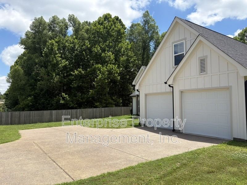 239 Mclaughlin Dr - Photo 4 of 31