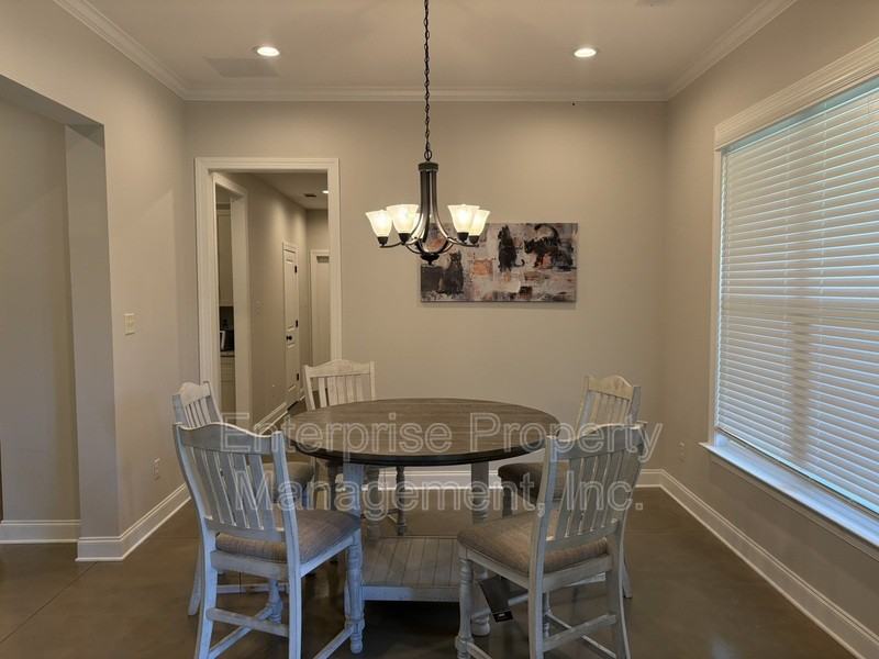 239 Mclaughlin Dr - Photo 6 of 31