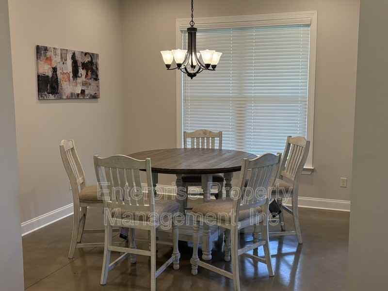239 Mclaughlin Dr - Photo 7 of 31