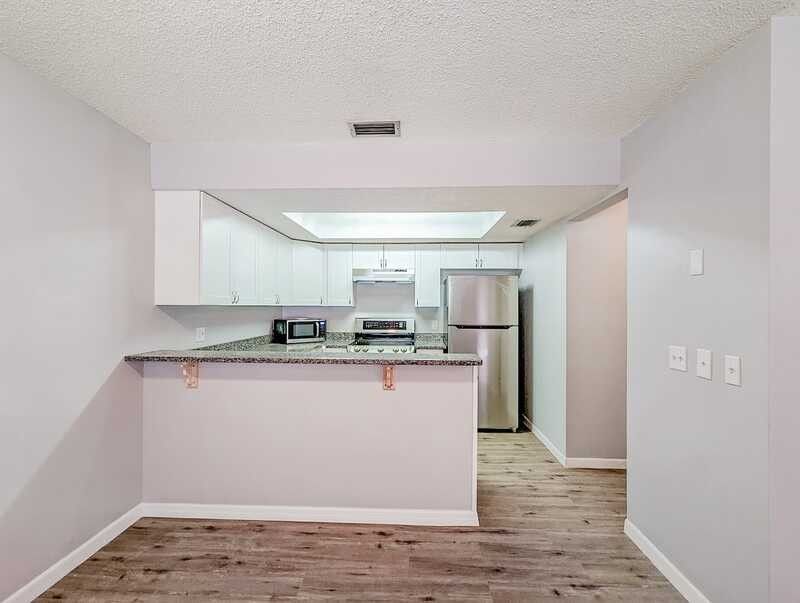 3202 Bloomingdale Villas Ct - Photo 5 of 29
