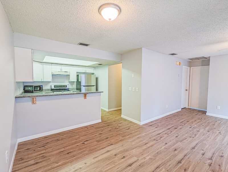 3202 Bloomingdale Villas Ct - Photo 6 of 29