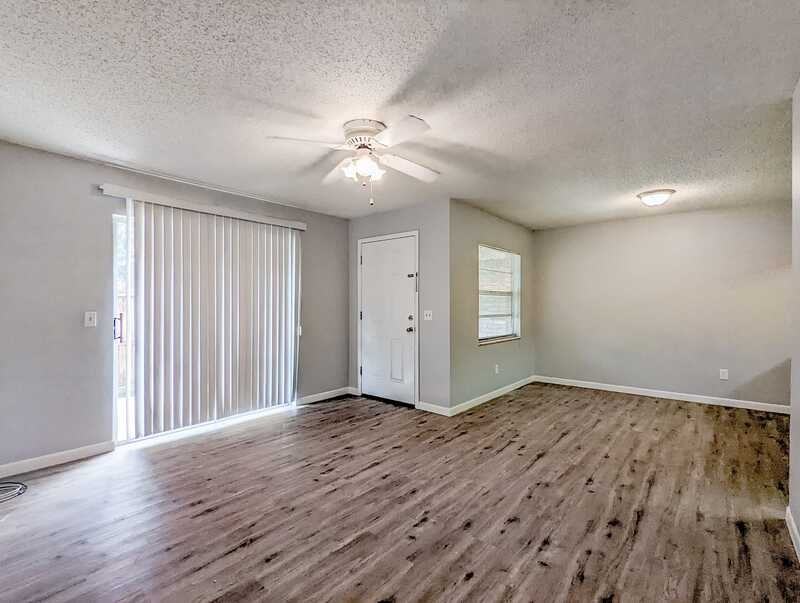 3202 Bloomingdale Villas Ct - Photo 7 of 29