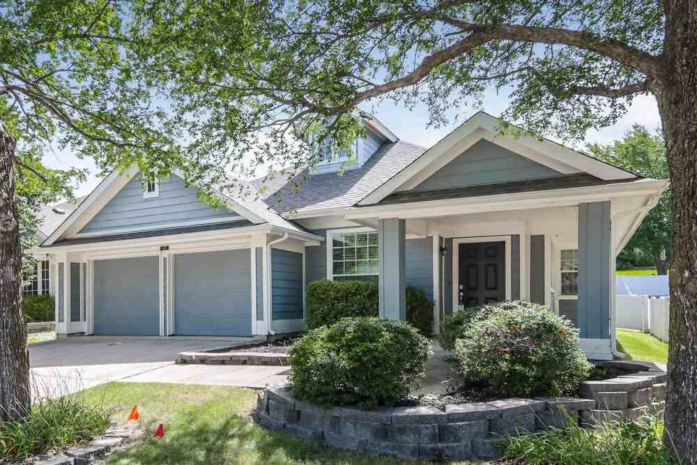 419 Creekview Dr - Photo 3 of 16