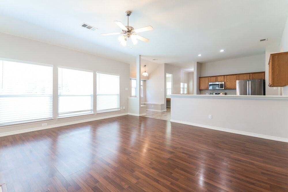 419 Creekview Dr - Photo 5 of 16