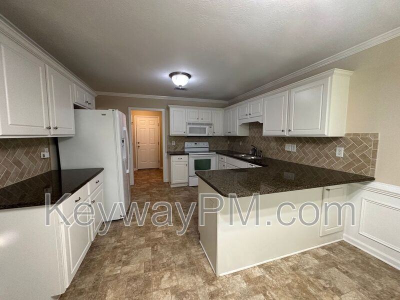2136 Sylvan Lake Dr - Photo 6 of 23