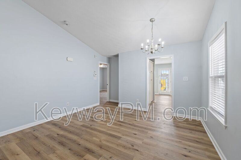 1512 Abby Way - Photo 4 of 16
