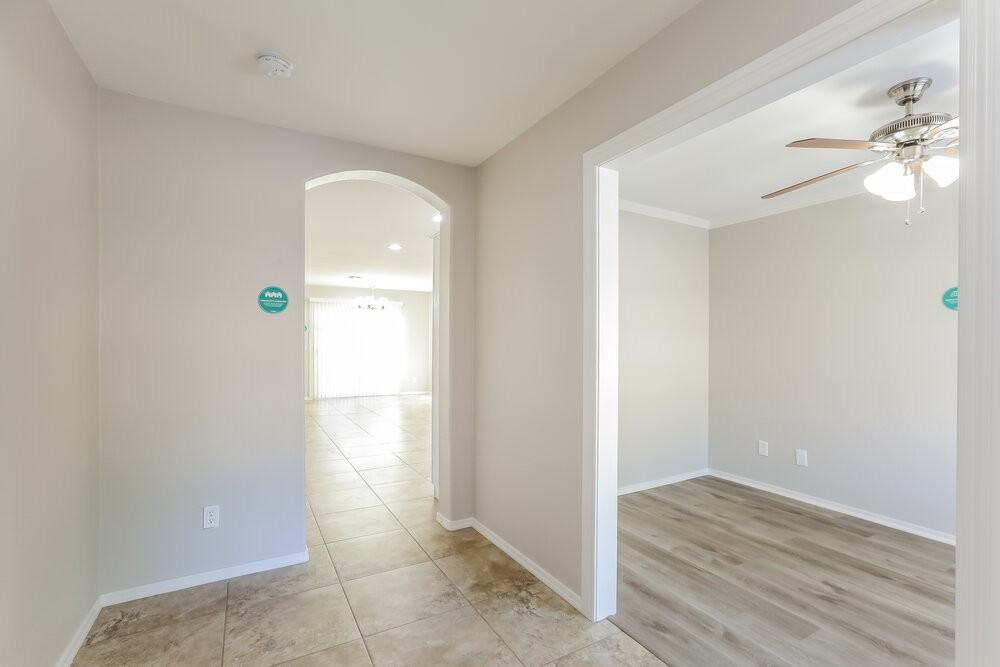 3702 S 62nd Ave - Photo 3 of 16