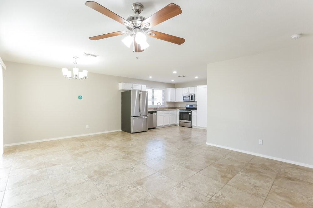 3702 S 62nd Ave - Photo 5 of 16