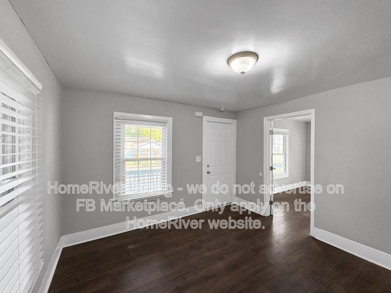 1310 Roanoke Ave - Photo 3 of 20