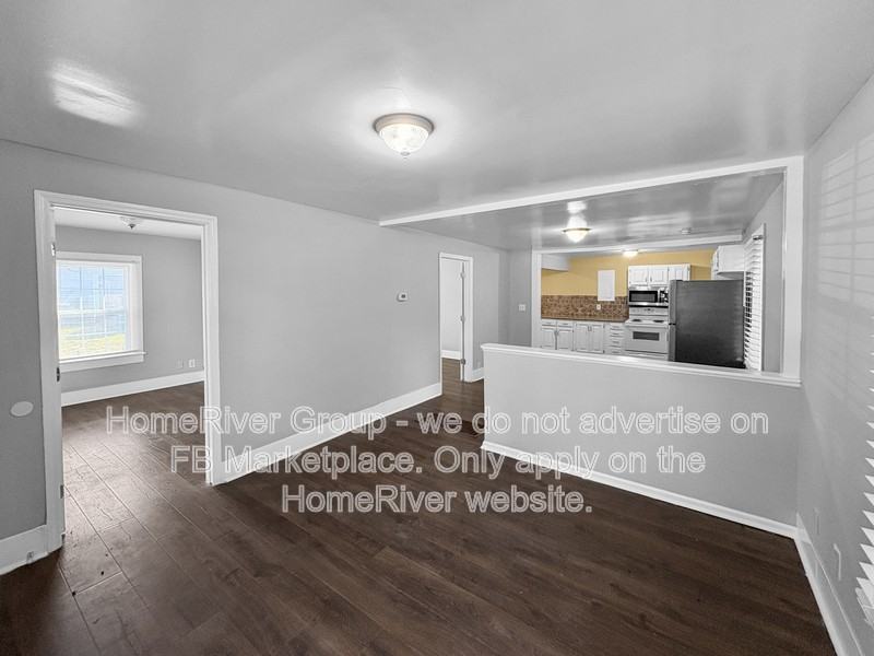 1310 Roanoke Ave - Photo 4 of 20