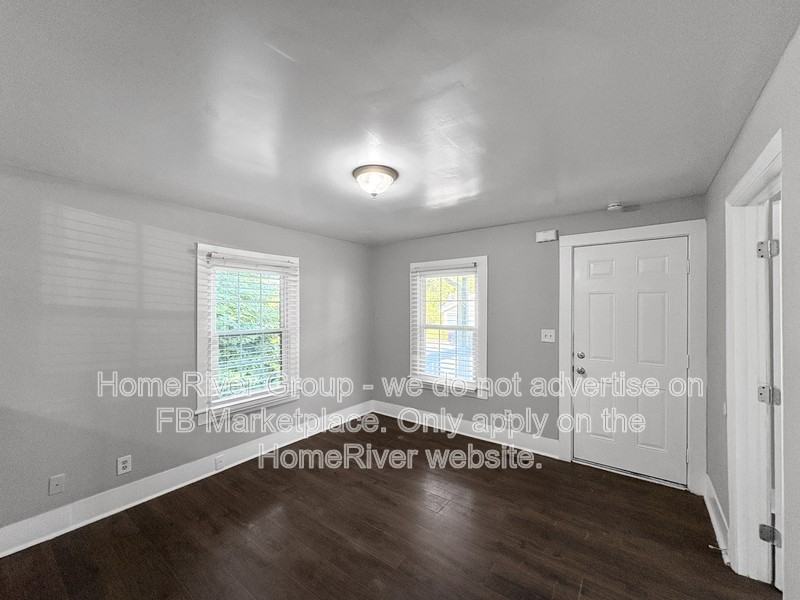 1310 Roanoke Ave - Photo 5 of 20