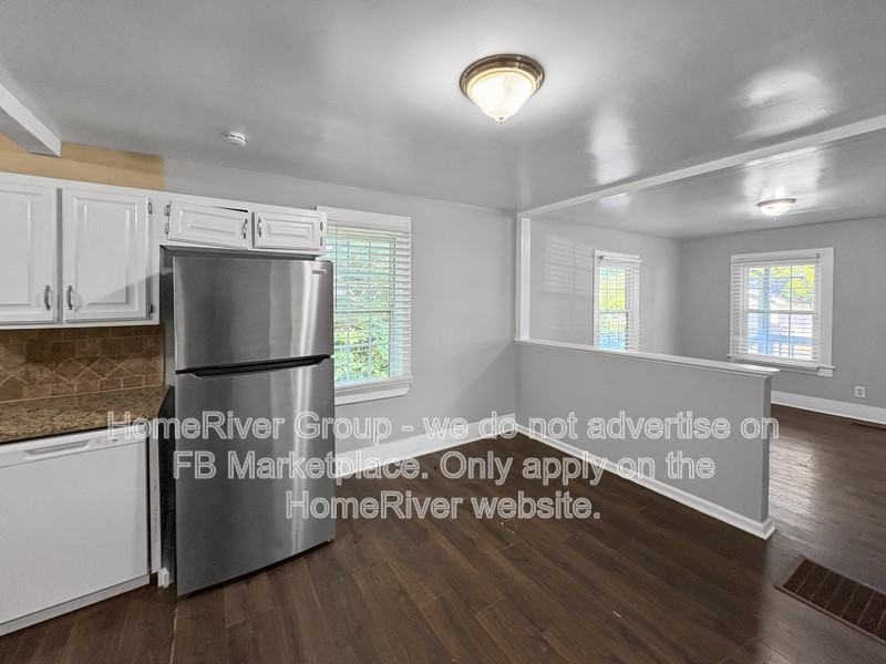 1310 Roanoke Ave - Photo 7 of 20