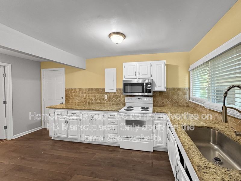 1310 Roanoke Ave - Photo 7 of 19