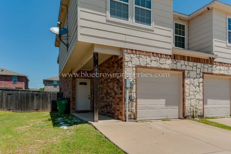 706 Parkplace Rdg - Photo 3 of 28