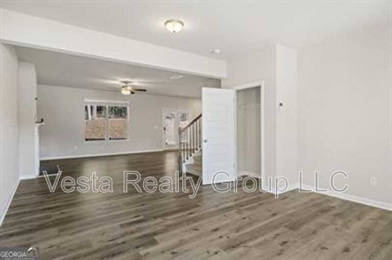 121 Lexington Place Dr - Photo 5 of 21