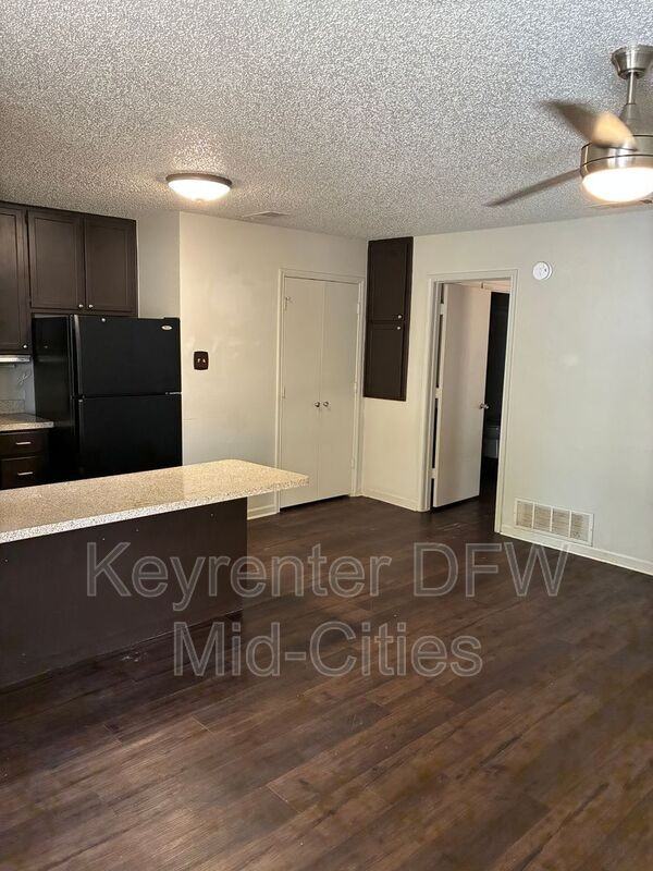 621 Race St #2 - Photo 2 of 5