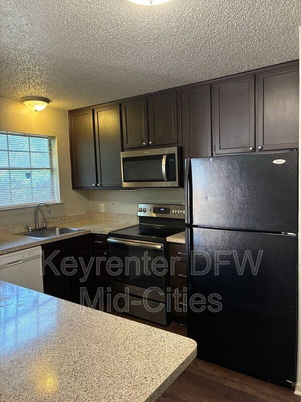 621 Race St #2 - Photo 3 of 5