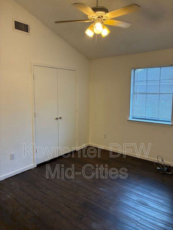 621 Race St #2 - Photo 4 of 5