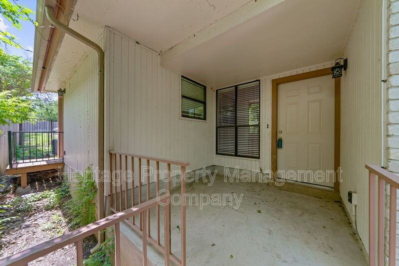 1932 Broken Oak St - Photo 5 of 18