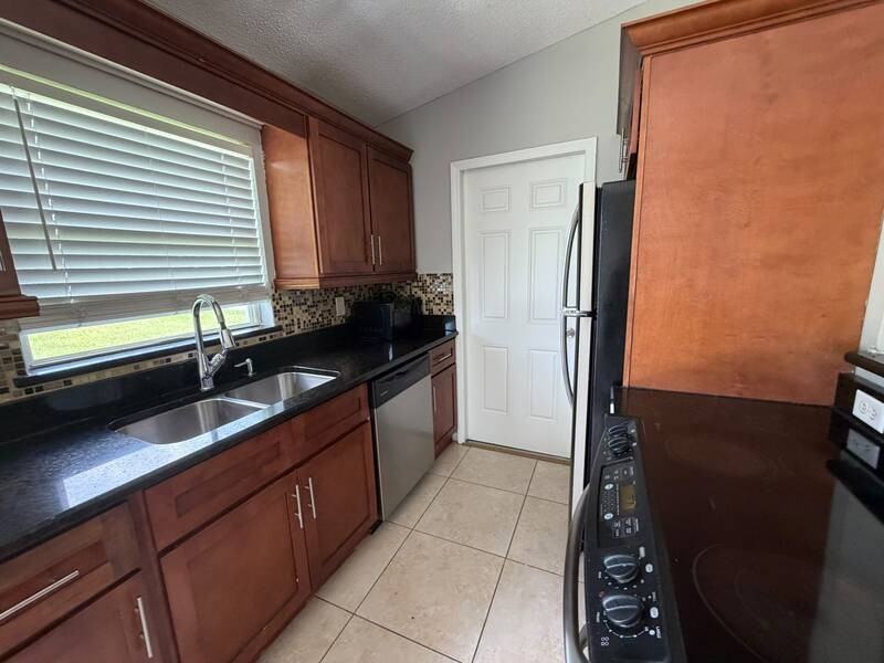 111 Newham Way - Photo 3 of 10