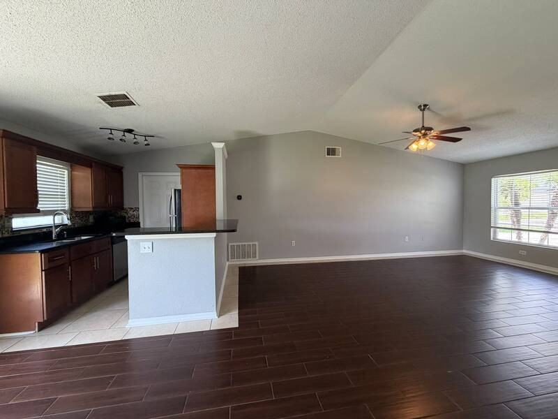 111 Newham Way - Photo 4 of 10
