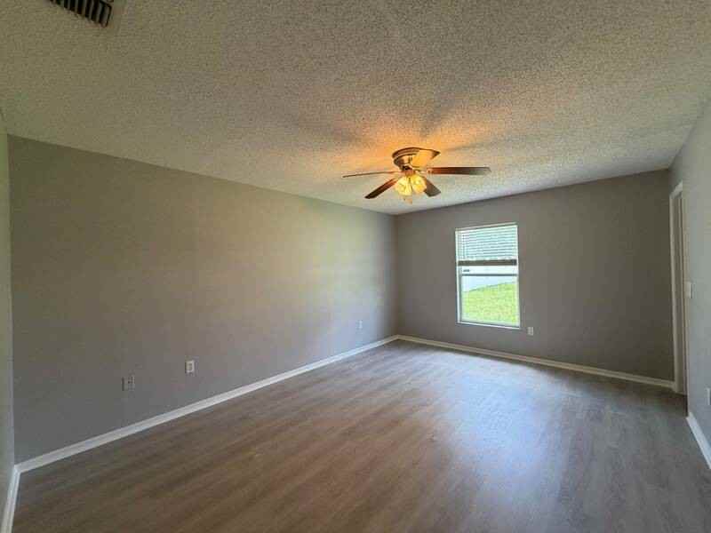 111 Newham Way - Photo 5 of 10