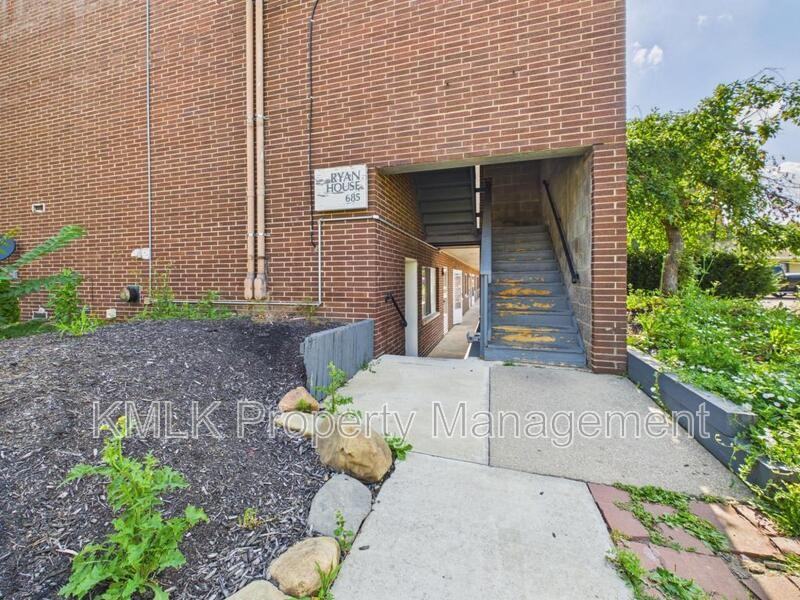 685 Sherman St - Photo 3 of 23
