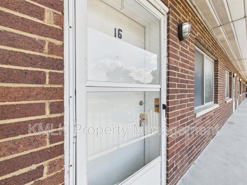 685 Sherman St - Photo 4 of 23