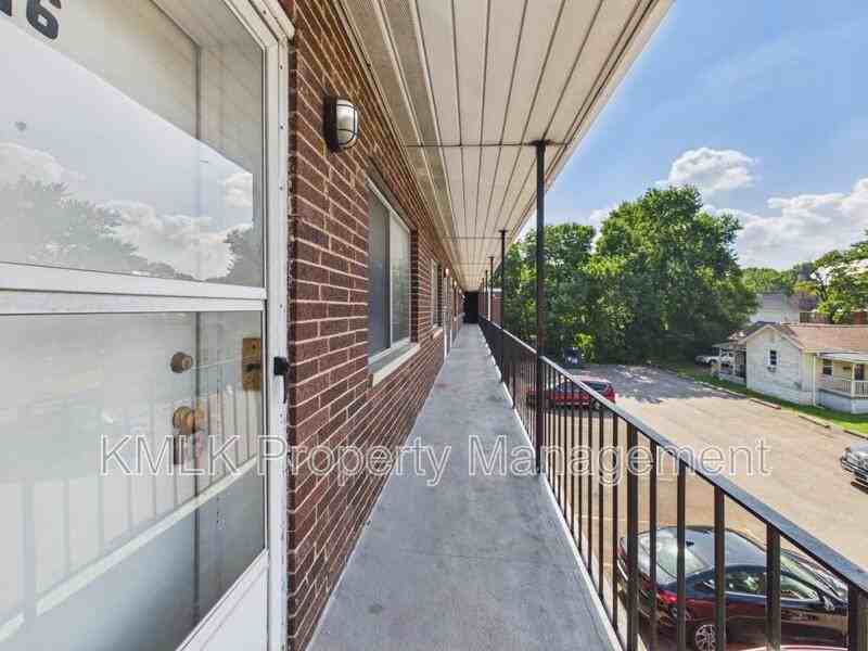 685 Sherman St - Photo 5 of 23