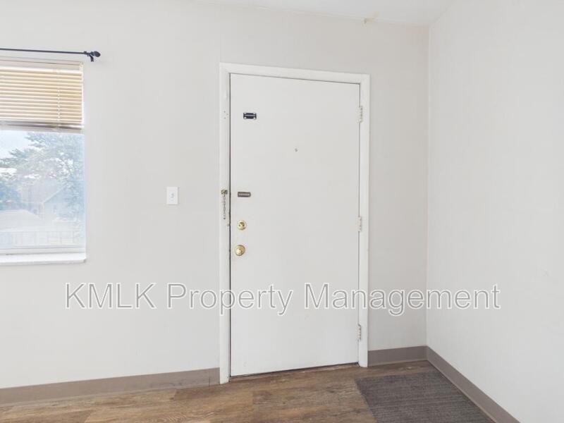 685 Sherman St - Photo 6 of 23