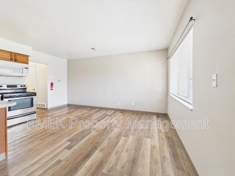 685 Sherman St - Photo 7 of 23