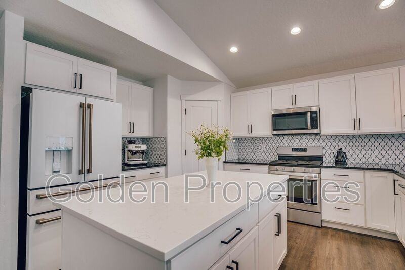 8478 W Seed Ave - Photo 2 of 20