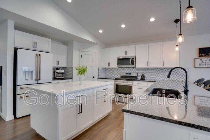 8478 W Seed Ave - Photo 4 of 20