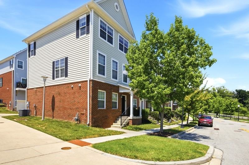 300 Camillia Pl - Photo 2 of 22