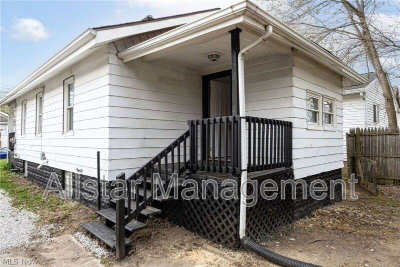 961 Wyley Ave - Photo 2 of 21