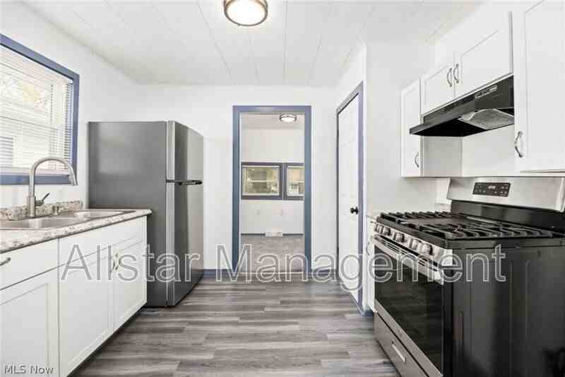 961 Wyley Ave - Photo 5 of 21