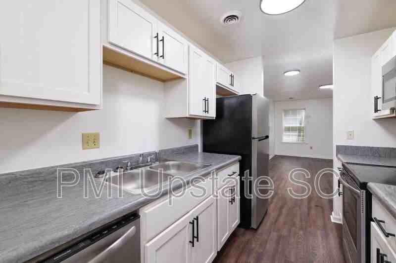 111 Charlestowne Way #B - Photo 5 of 17