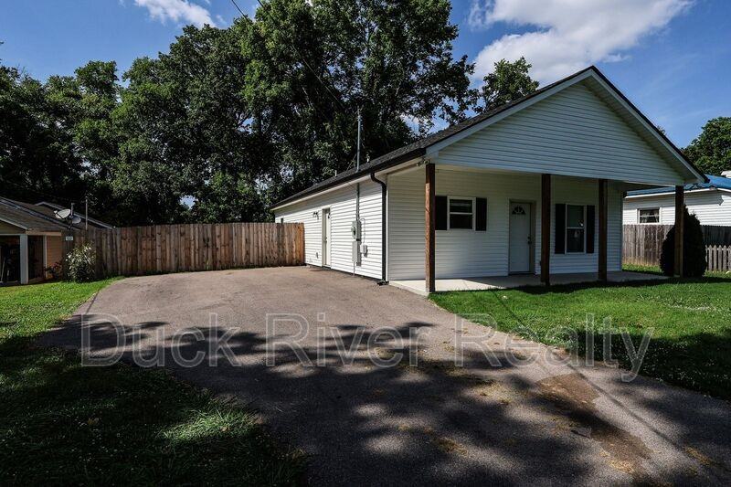 130 Westover Dr - Photo 2 of 15