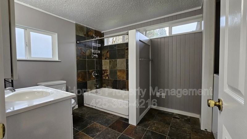 12828 111th Ave Ne - Photo 7 of 23