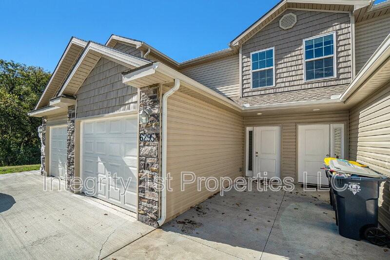 6303 Ne 44th St - Photo 3 of 18