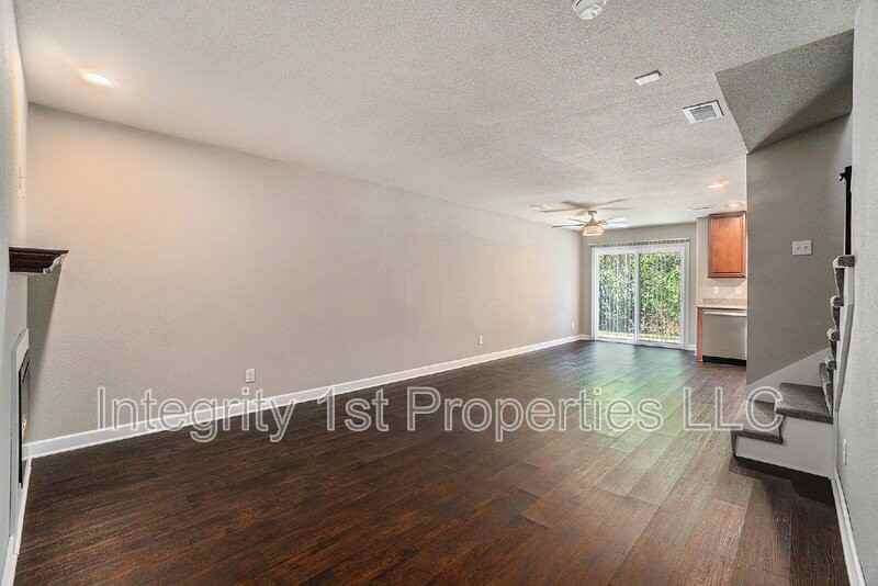 6303 Ne 44th St - Photo 4 of 18